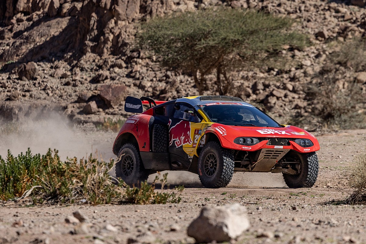 Las esperanzas de Loeb de ganar el Dakar acaban con problemas mecánicos en la undécima etapa