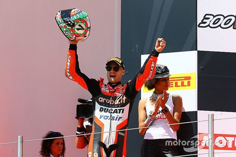 Podio: ganador de la carrera Chaz Davies, Ducati Team