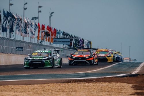 Stock Car: Ricardo Maur&iacute;cio triunfa em Cuiab&aacute; com vit&oacute;ria dupla