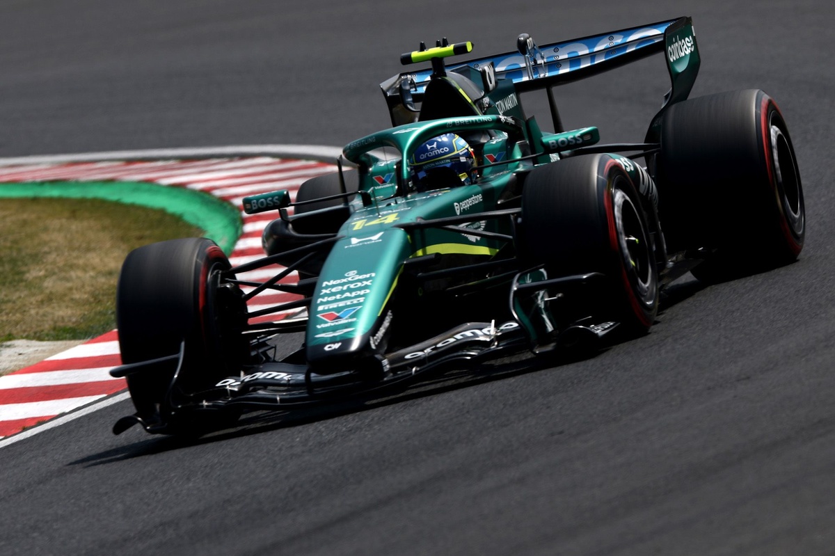 F1 | Alonso: "Il 50% del team può guidare queste macchine. Le curve veloci sono diventate stazioni di ricarica!"