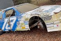 &iexcl;Alucinante! Varios coches de 'D&iacute;as de trueno' abandonados en un campo