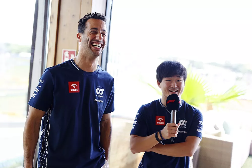 Daniel Ricciardo, Scuderia AlphaTauri, with Yuki Tsunoda, Scuderia AlphaTauri