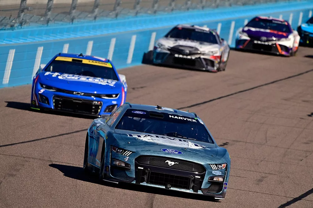 Kevin Harvick, Stewart-Haas Racing, Busch Light Harvick Ford Mustang