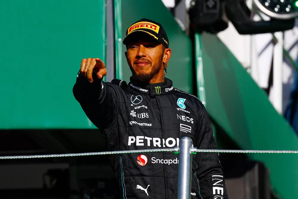 Podio: segundo lugar Lewis Hamilton, Mercedes-AMG