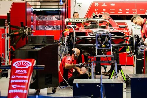 Ferrari prepara el SF-23 para el test de P&eacute;rez y Cadillac en Imola