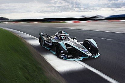 Jaguar apresenta carro para temporada da Fórmula E