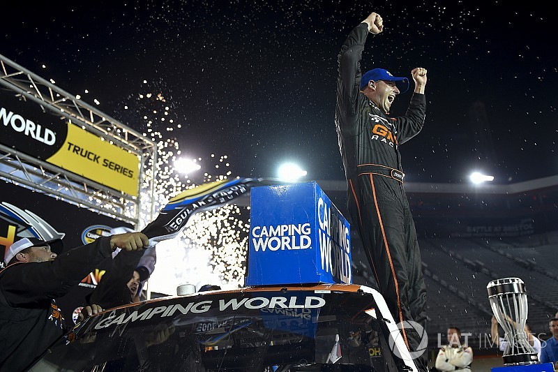 Johnny Sauter wins at Bristol, enters Truck playoffs as No. 1 seed