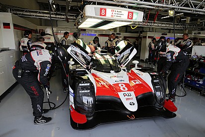 Toyota'lar Silverstone'da ihraç edildi, kazanan Rebellion oldu!