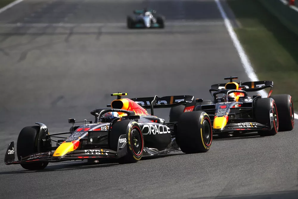 Sergio Perez, Red Bull Racing RB18, Max Verstappen, Red Bull Racing RB18