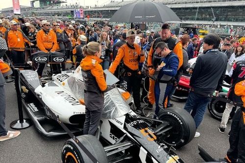 Se retrasa la salida de la Indy 500 por la lluvia