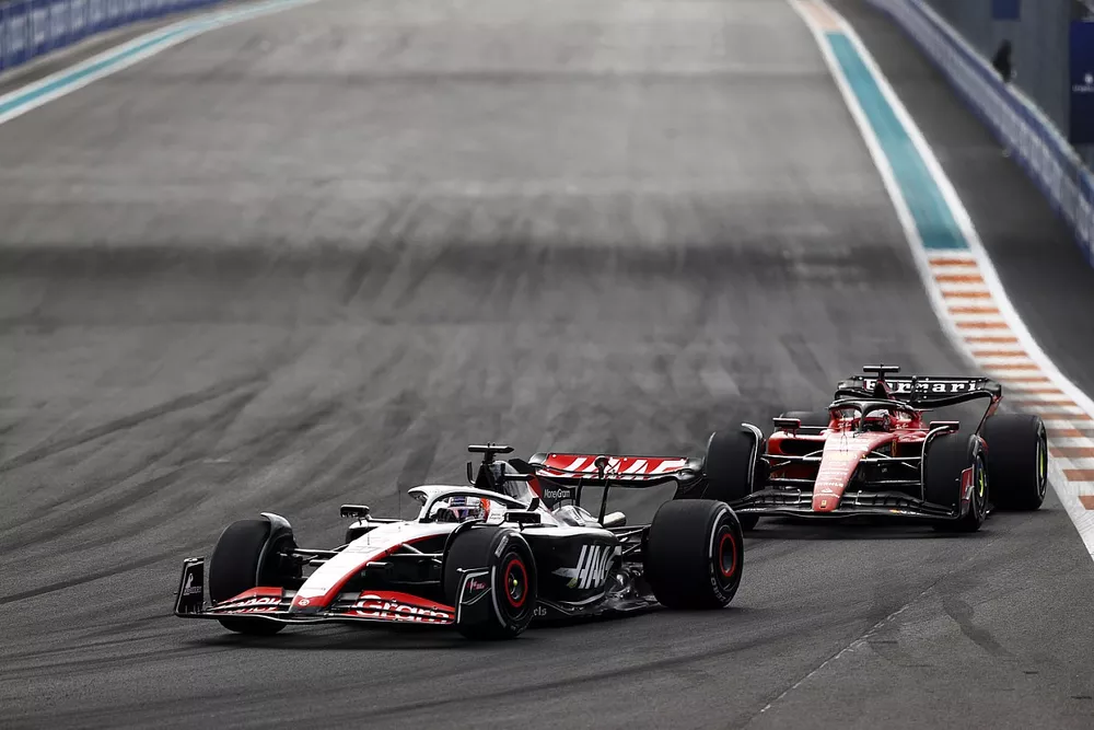 Kevin Magnussen, Haas VF-23, Charles Leclerc, Ferrari SF-23