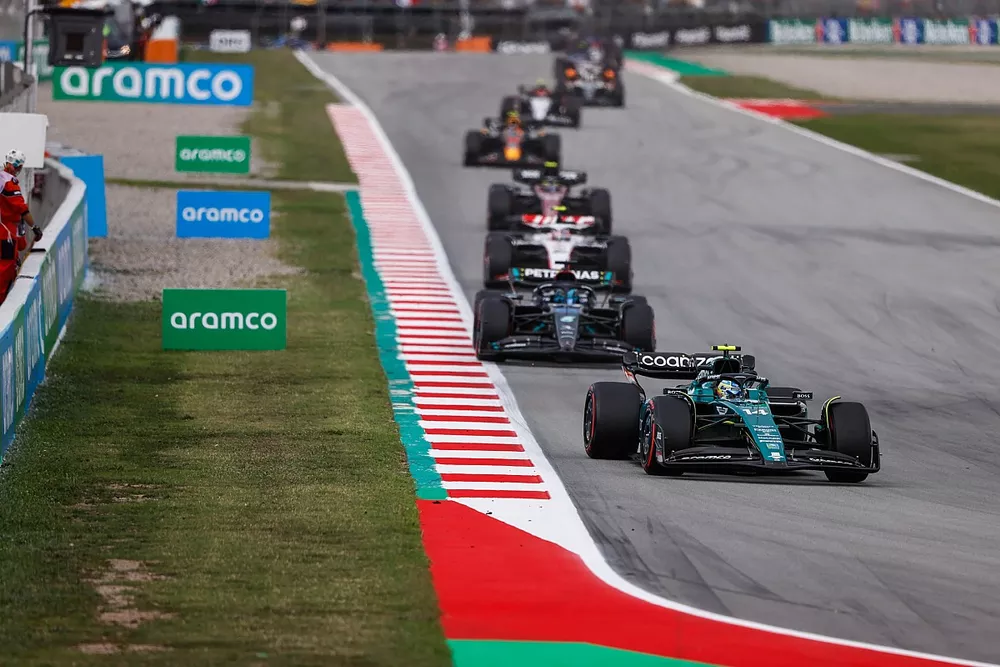 Fernando Alonso, Aston Martin AMR23, George Russell, Mercedes F1 W14, Nico Hulkenberg, Haas VF-23