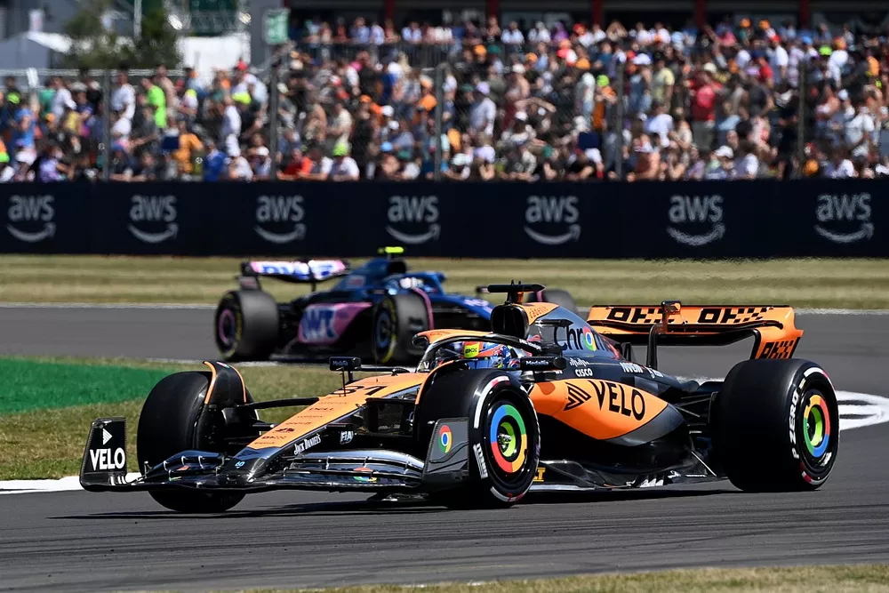 Oscar Piastri, McLaren MCL60, Pierre Gasly, Alpine A523