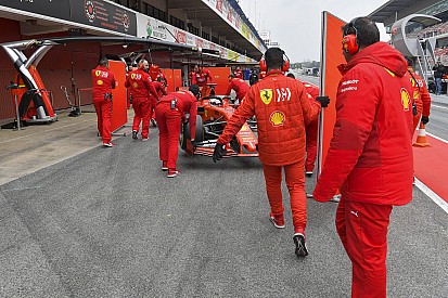 Ferrari организует работу гонщиков на тестах по примеру Mercedes и Renault