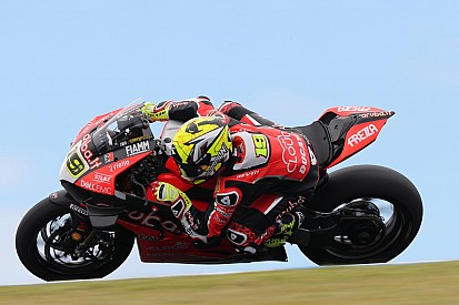 Bautista gana en su debut en el WSBK