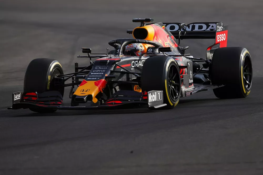 Max Verstappen, Red Bull Racing RB16B 
