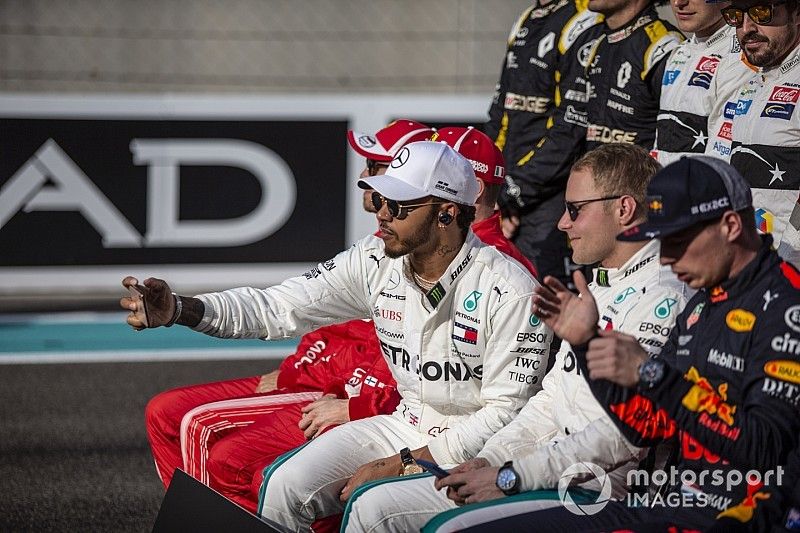 Lewis Hamilton, Mercedes AMG F1 en la foto de grupo