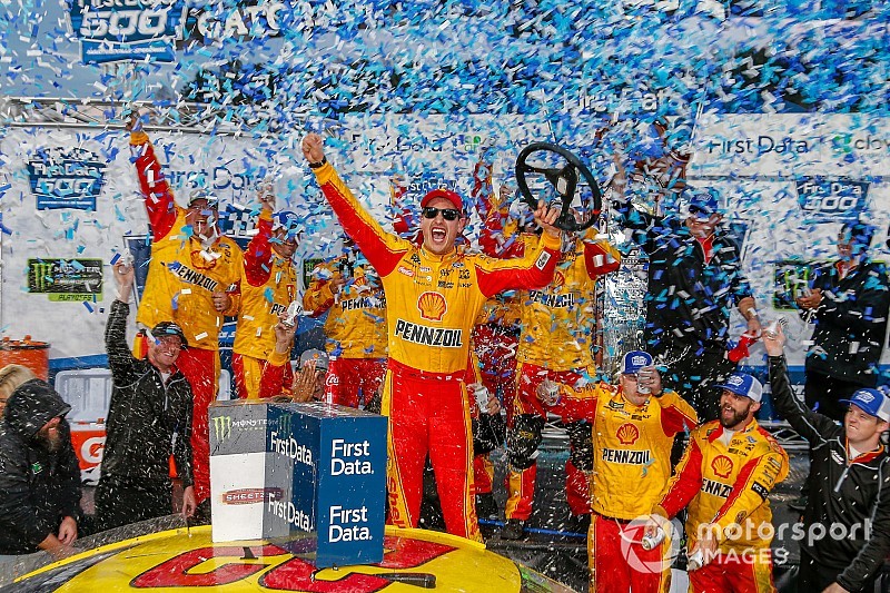 Joey Logano knocks Truex out of way to win at Martinsville
