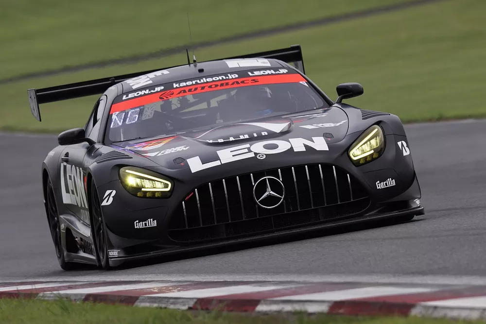 #65 LEON PYRAMID AMG