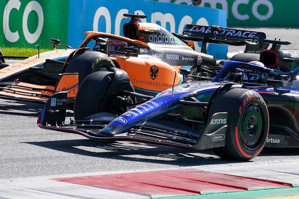 Alex Albon, Williams FW44, Daniel Ricciardo, McLaren MCL36