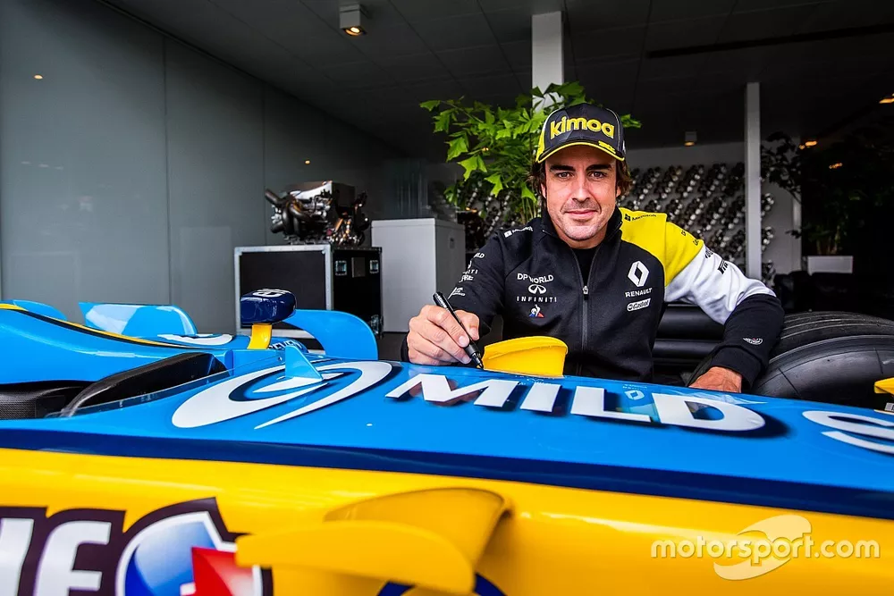 Fernando Alonso visita la f&aacute;brica de Renault F1 en Enstone
