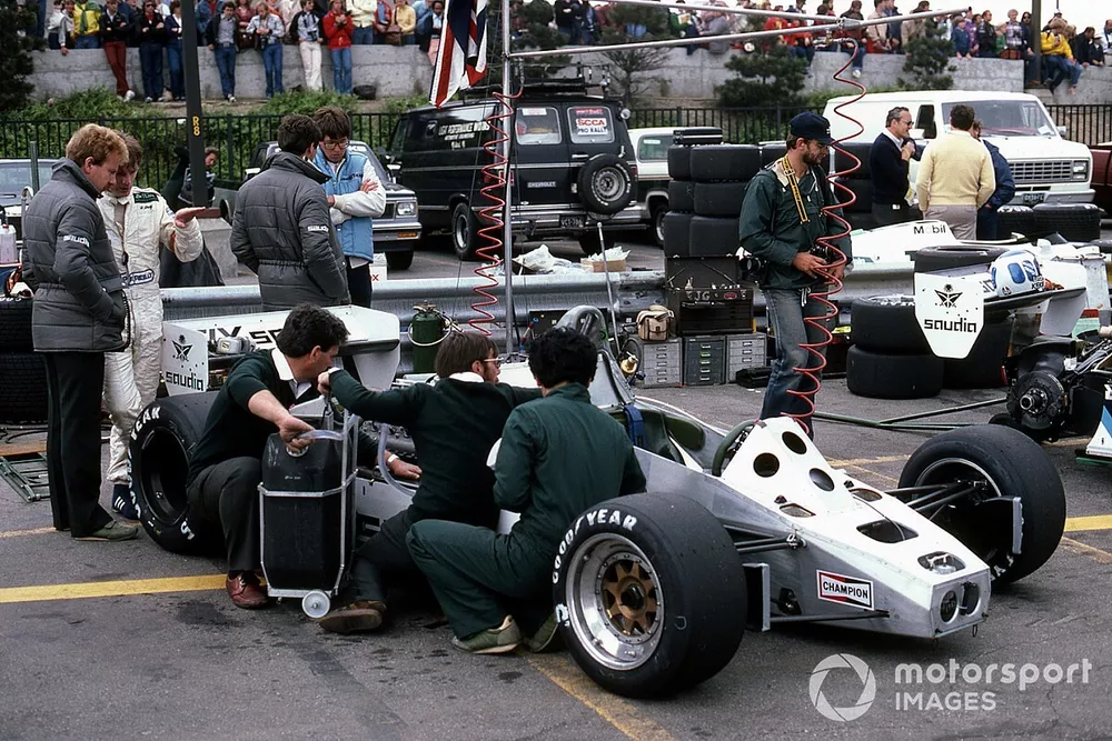Derek Daly and mechanics work on his Williams FW08
