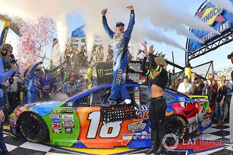 Race winner Kyle Busch, Joe Gibbs Racing Toyota