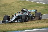 Incidente na entrada do pit pode tirar vitória de Hamilton