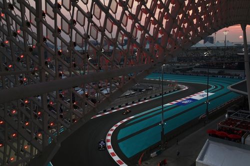 A qué hora fue la carrera de F1 en el GP de Abu Dhabi 2025