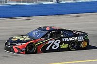 Martin Truex Jr. vence a Kyle Larson por la pole de Phoenix