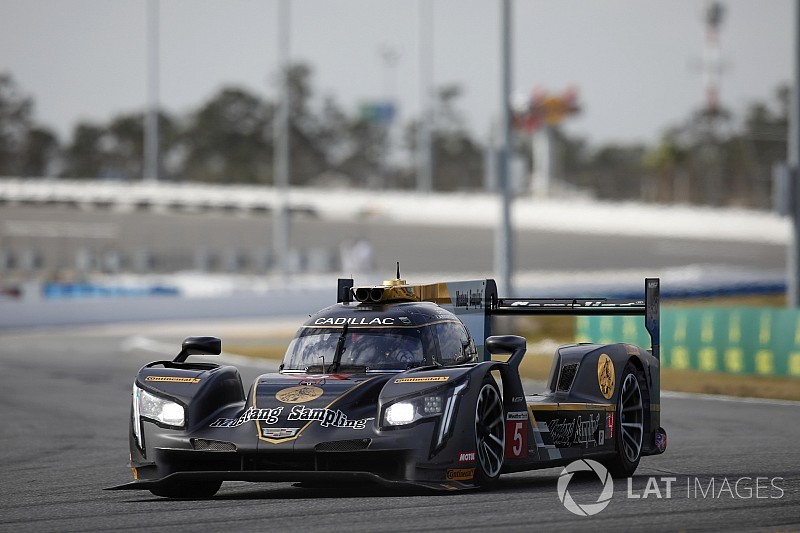 Rolex 24, Hour 2: Cadillac dominates early exchanges