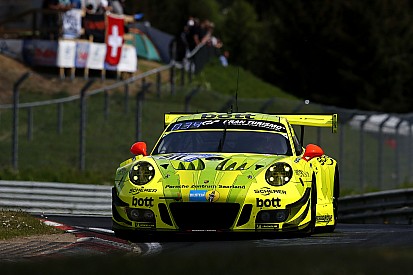Nürburgring 24: Porsche ile Vanthoor pole'de, Emir Aşarı klasmanında üçüncü