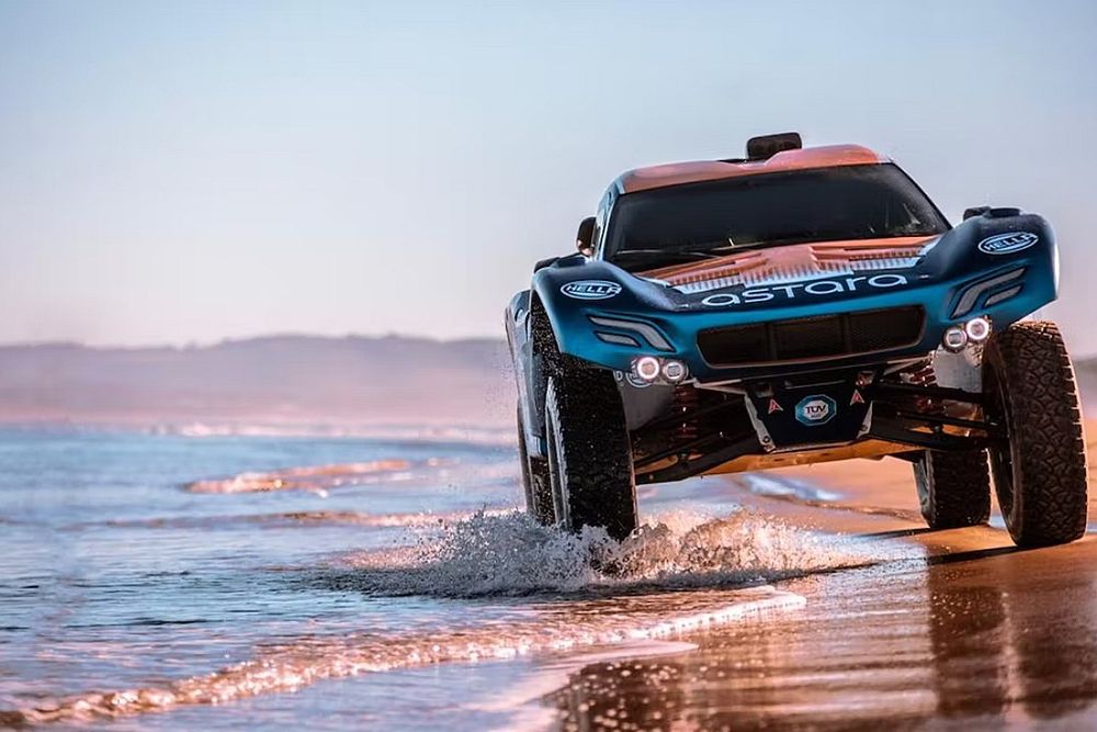 Astara Team, Carlos Checa, Laia Sanz, Oscar Fuertes