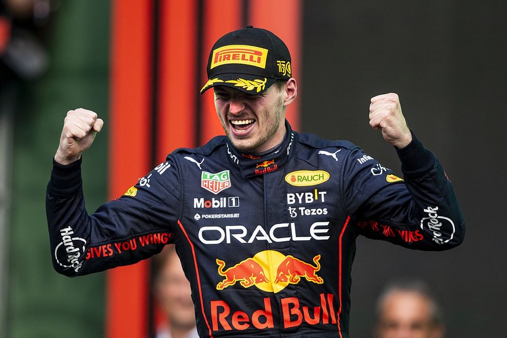 Max Verstappen, Red Bull Racing, 1e positie, viert feest op het podium.