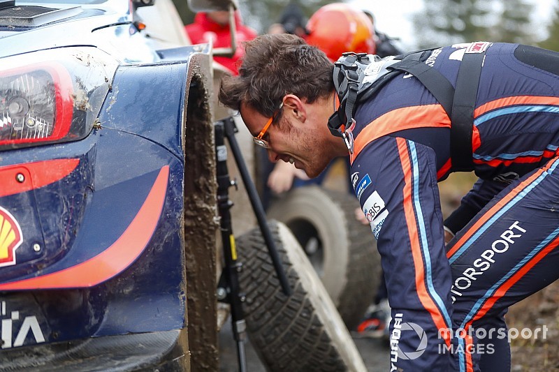 Rally di Catalogna: inizia male il weekend di Neuville, che capotta nello Shakedown!