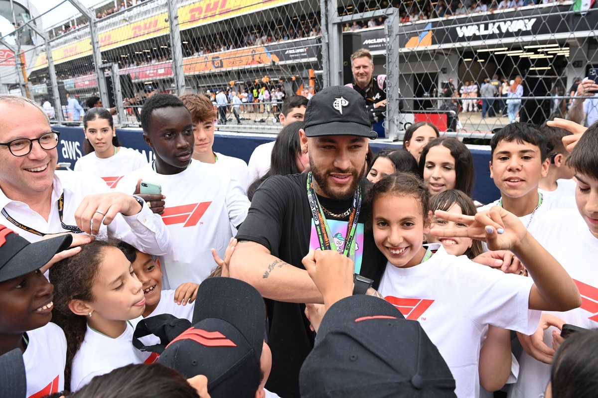 F1: Hamilton apoia Neymar após retorno à Seleção