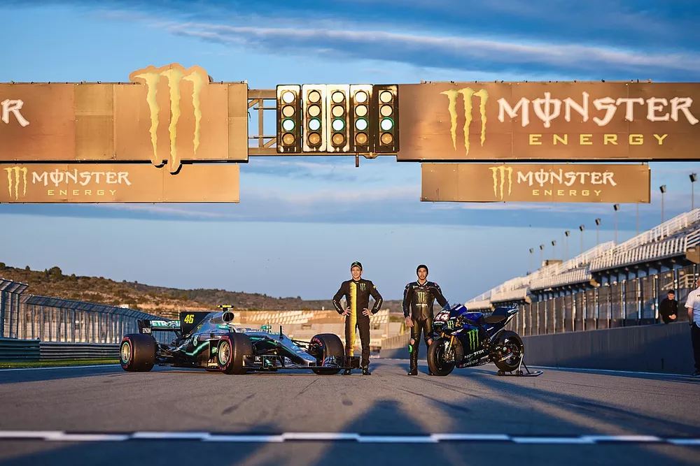 Lewis Hamilton, Yamaha MotoGP YZR-M1, Valentino Rossi, Mercedes-AMG F1 W08
