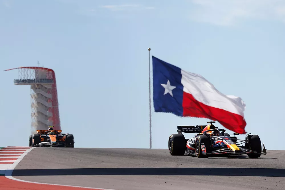 Max Verstappen, Red Bull Racing RB19, Lando Norris, McLaren MCL60