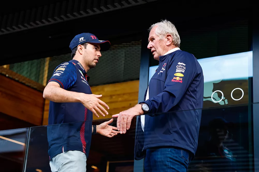 Sergio Pérez, Red Bull Racing, y Helmut Marko, asesor de Red Bull Racing