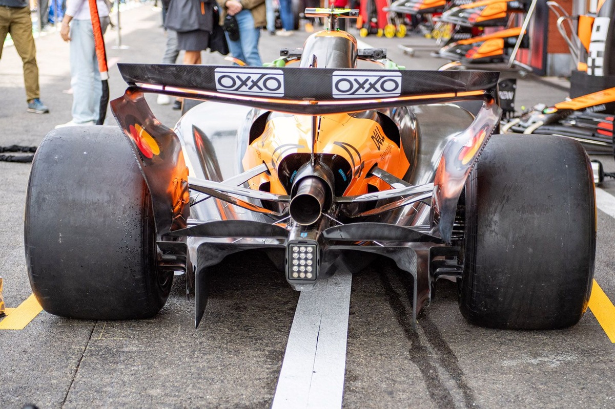 McLaren pilotları yeni güç ünitesine geçti