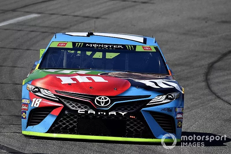  Kyle Busch, Joe Gibbs Racing, Toyota Camry M&M's Hazelnut