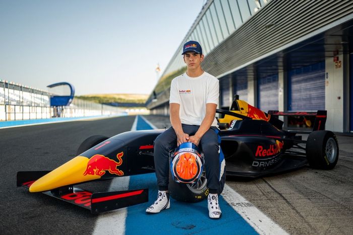 Red Bull incorpora un mexicano a su programa de j&oacute;venes pilotos