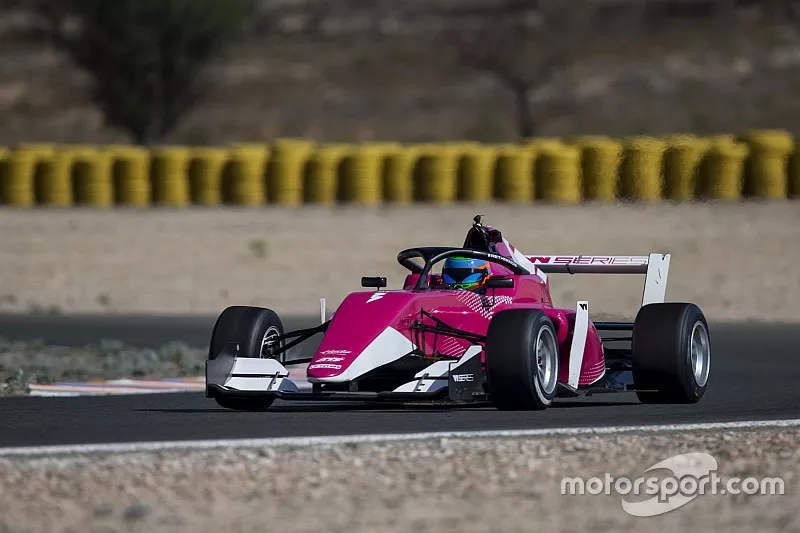 Azione in pista con la WSeries Tatuus F3 T-318