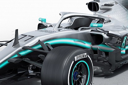 Alaposan felvértezte technikai fogásokkal a Mercedes a W10-et