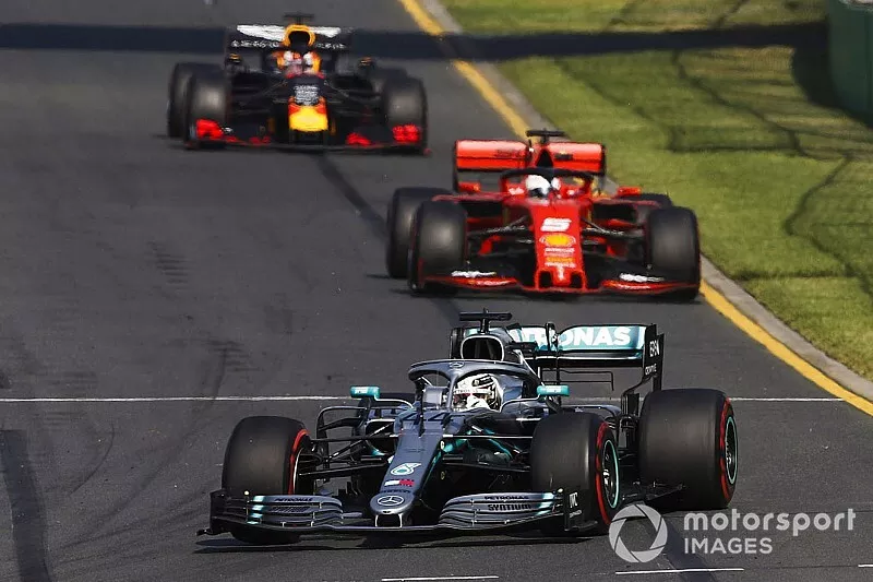 Lewis Hamilton, Mercedes AMG F1 W10, Sebastian Vettel, Ferrari SF90 y Max Verstappen, Red Bull Racing RB15