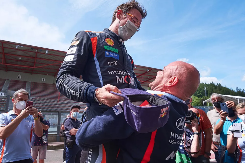 Thierry Neuville, Hyundai Motorsport, Andrea Adamo, Director del equipo Hyundai Motorsport