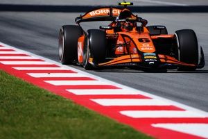 F1 Barcelona: Verschoor gana al sprint gracias a una estrategia alocada