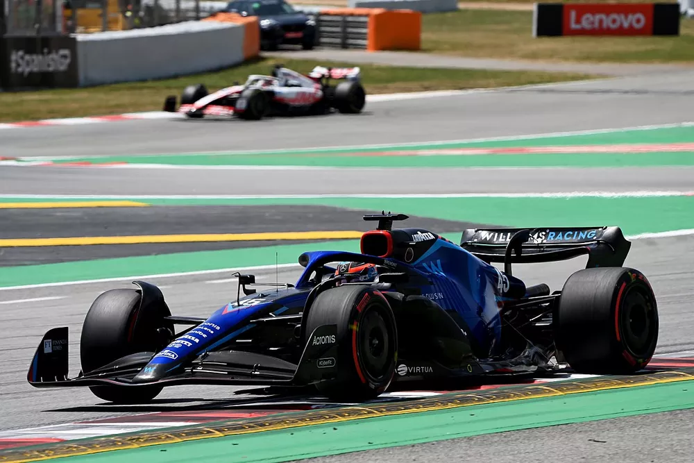 Nyck de Vries, Williams FW44, Kevin Magnussen, Haas VF-22