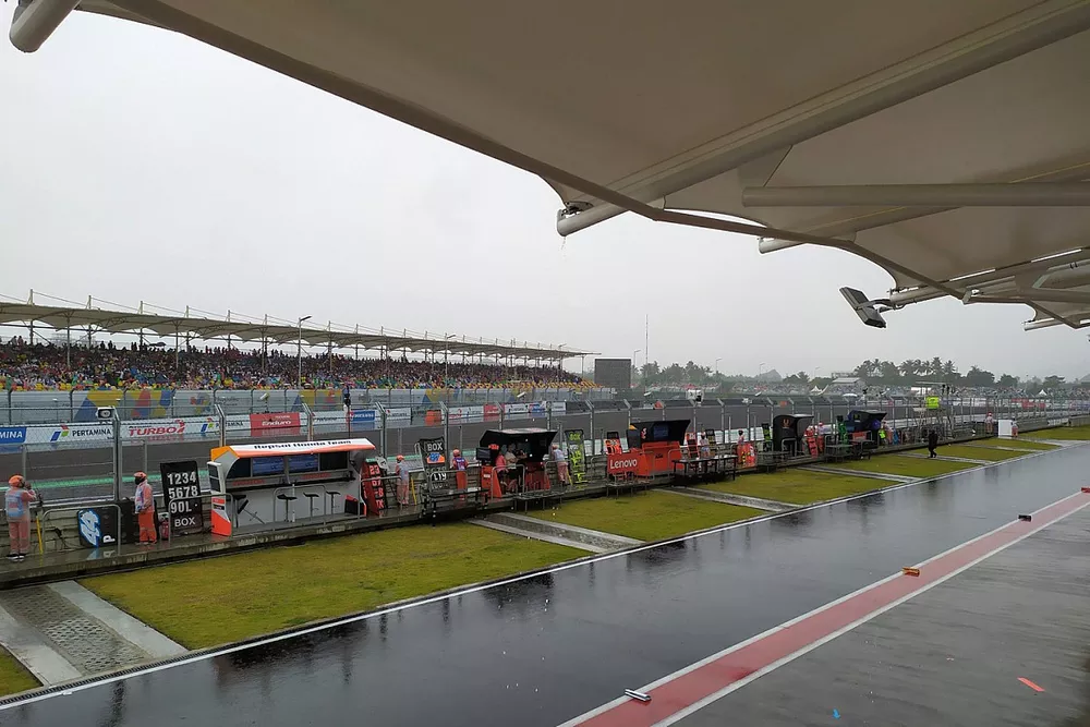 Rain in the pitlane