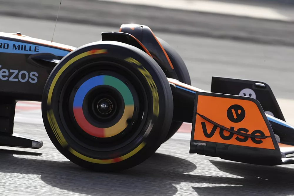 Front wheels on the car of Daniel Ricciardo, McLaren MCL36